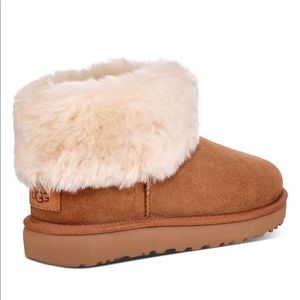 Classic UGG Mini Boot Size 10 Brown chestnut